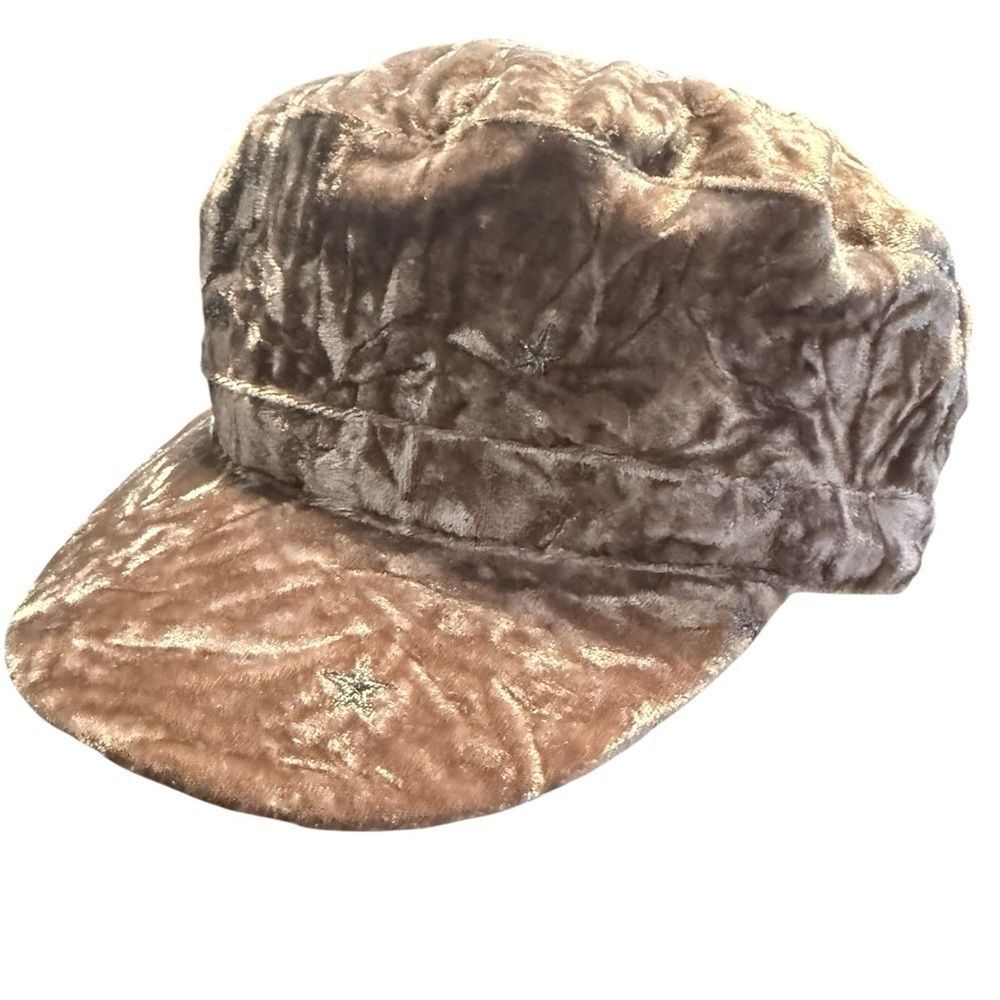 HP🎉BCBG GENERATION Velvet Cap with Star Accents